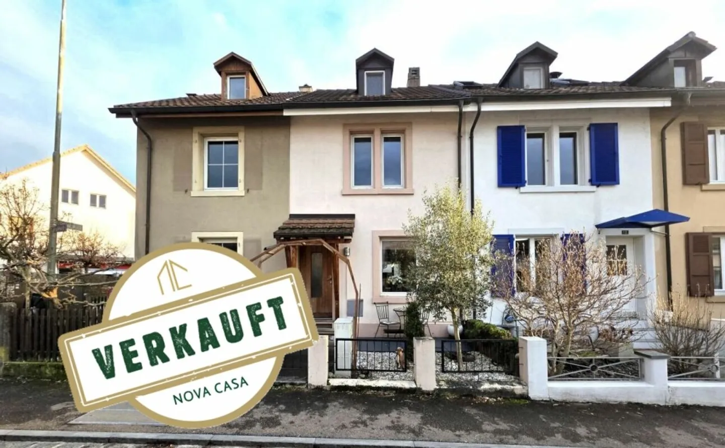 Sold: Well-maintained 4.5 room terraced house with patio and hobby room - Photo 1 of 13