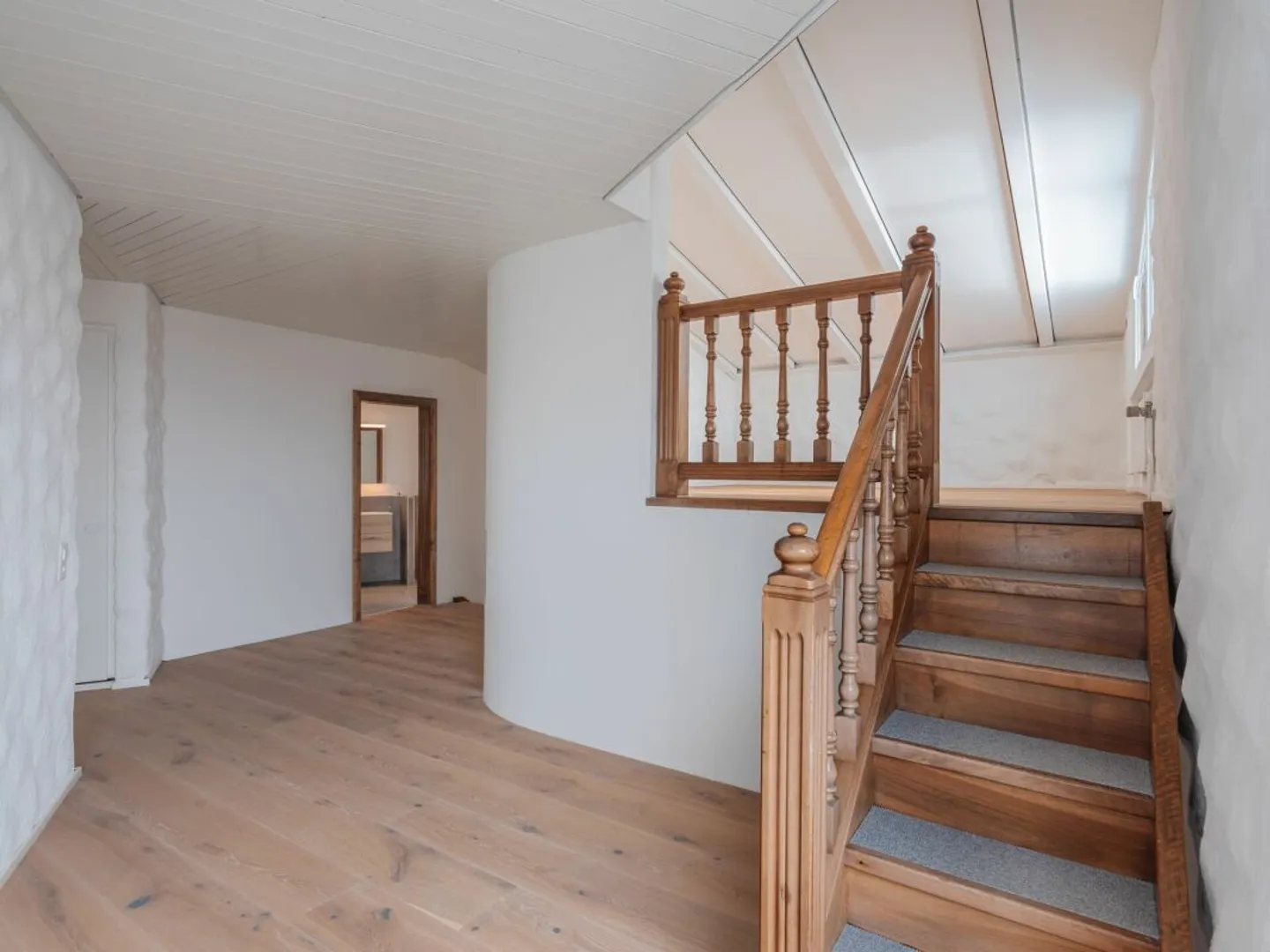 Renovated Dream Single-Family Home with 120 m² Terrace and Large Garden - Photo 12 of 13