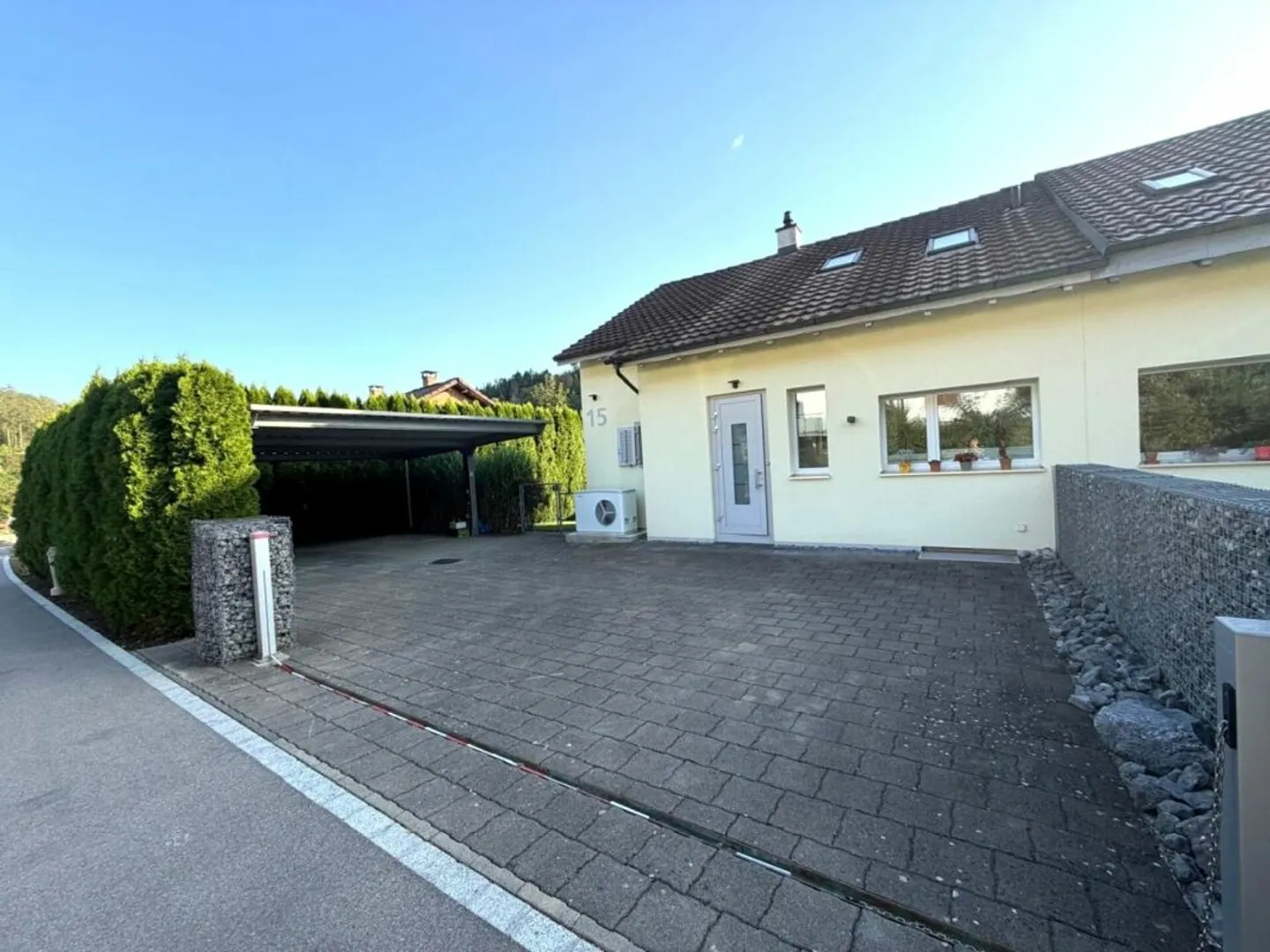Viel Platz für neue Ideen - Doppelhaushälfte mit grossem Umschwung - Photo 1 of 13