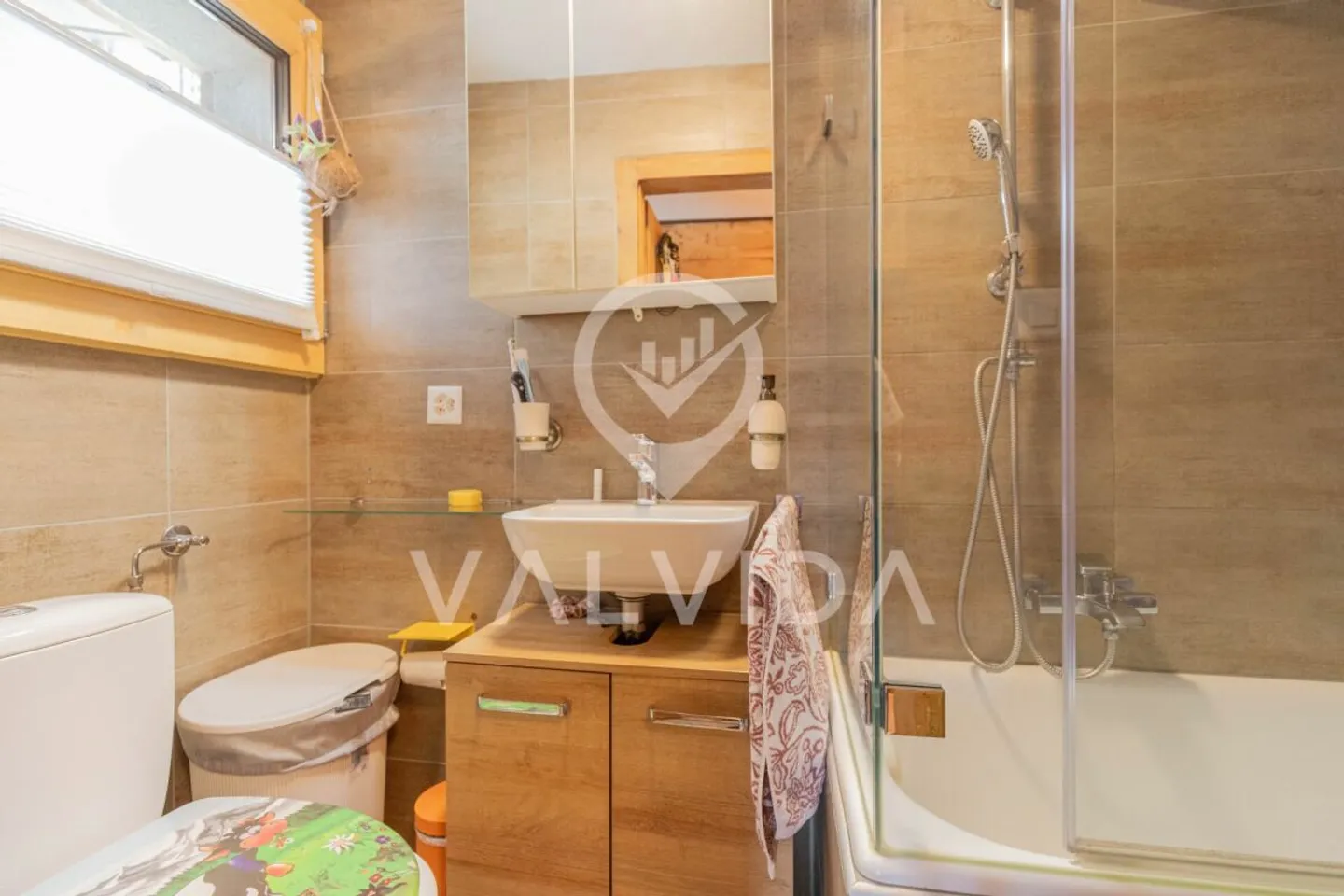 La tradition rencontre la modernité - appartement de 5,5 pièces rénové avec soin avec jardin potager - Photo 3 sur 13