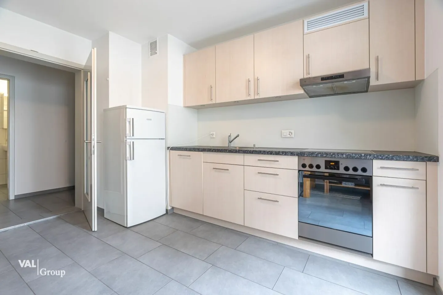 Spacious 4.5 Room Apartment - Photo 2 of 10