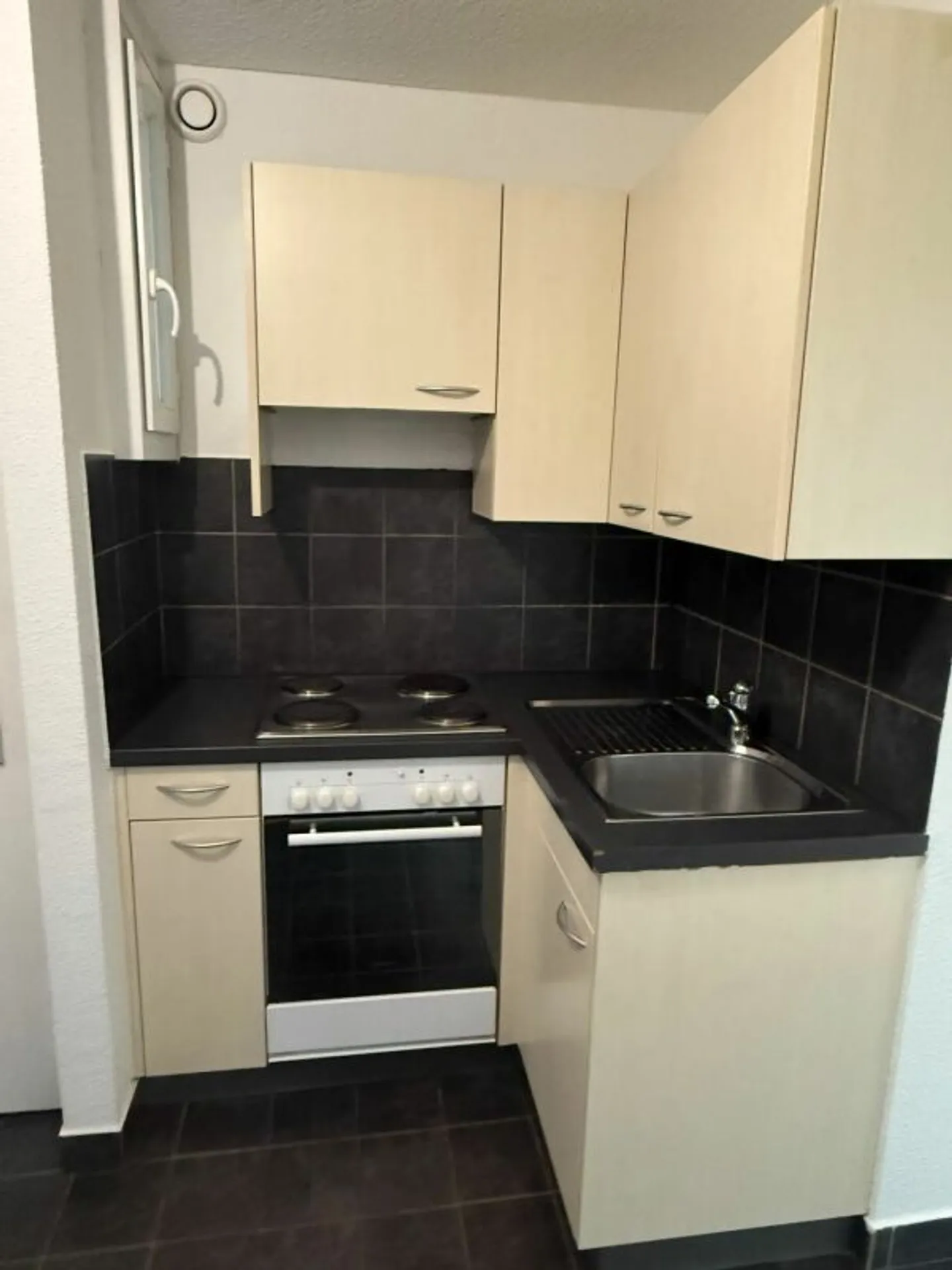 Beautiful 3-room apartment - central and ready to move in - Photo 1 of 9
