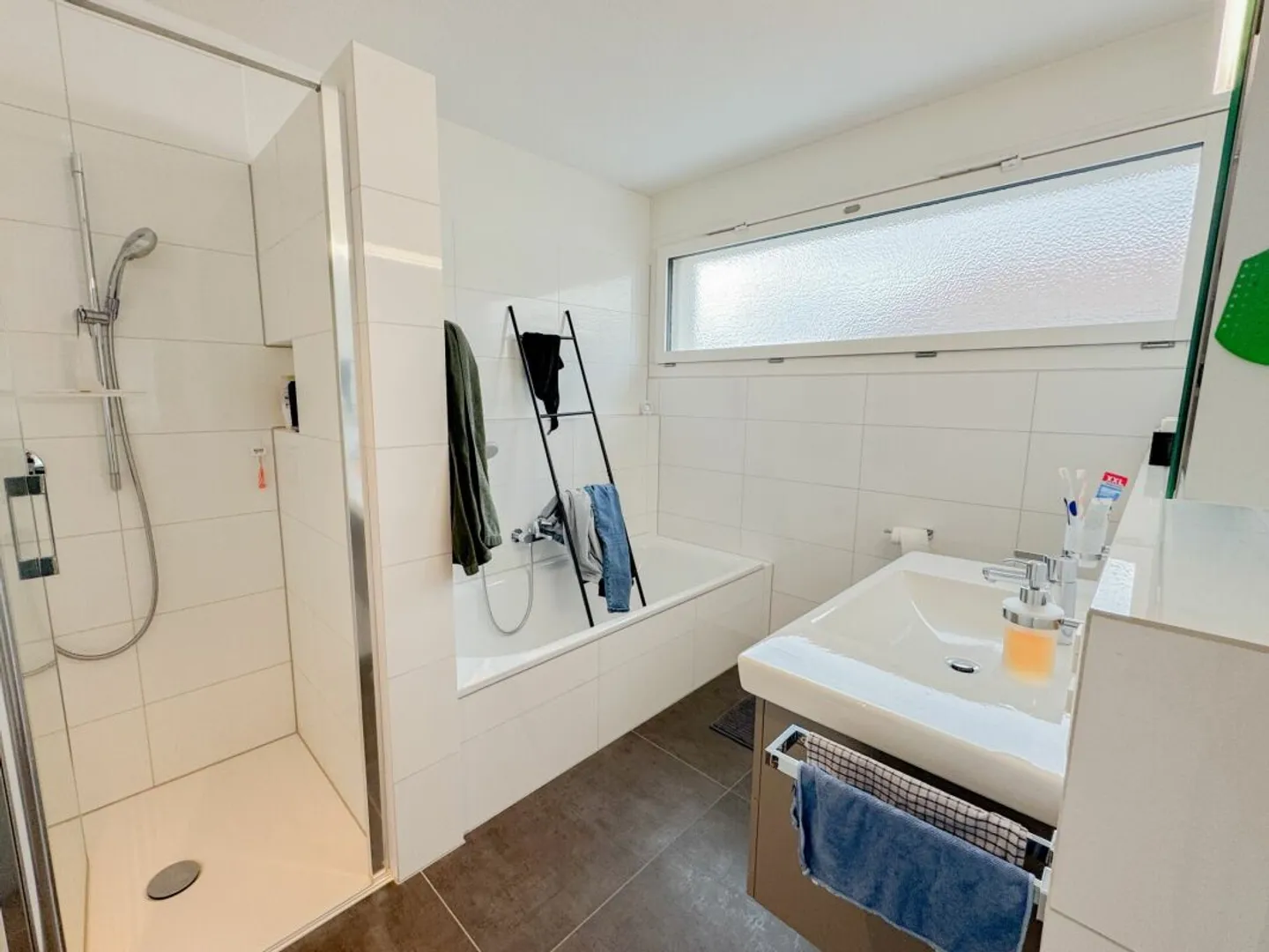 Appartamento moderno e affascinante con 3,5 stanze in un contesto rurale - Foto 4 di 10