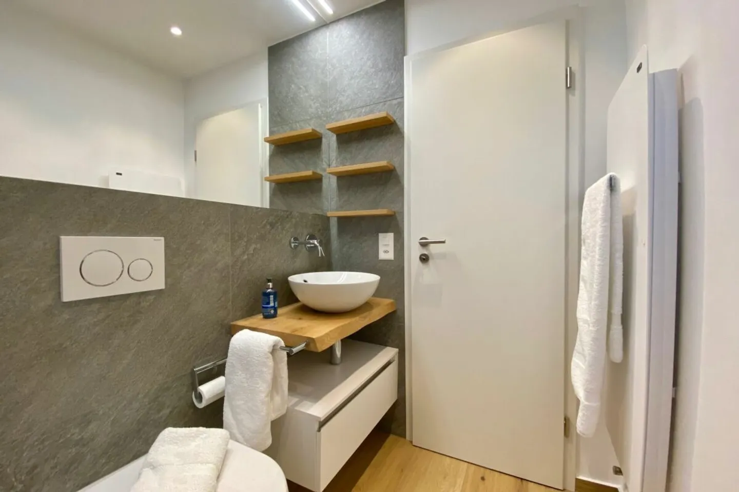 Elegante "Pied a terre" in una posizione tranquilla e soleggiata - ideale per gli utenti dei mezzi pubblici - Foto 10 di 13