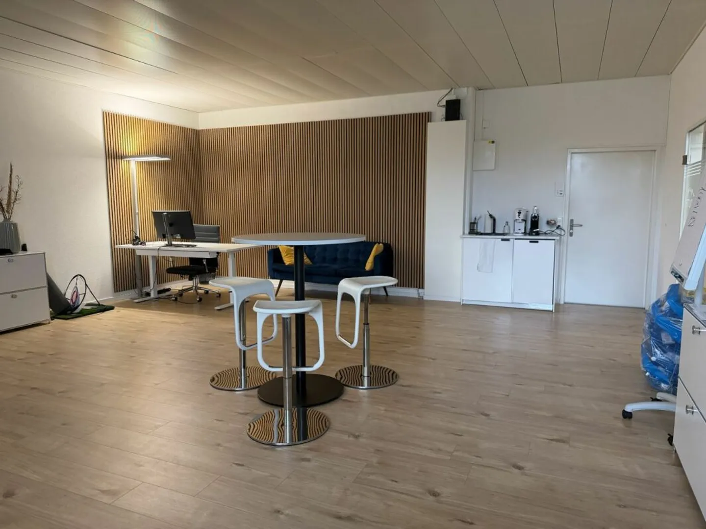 Ufficio moderno e completamente attrezzato - Foto 7 di 8
