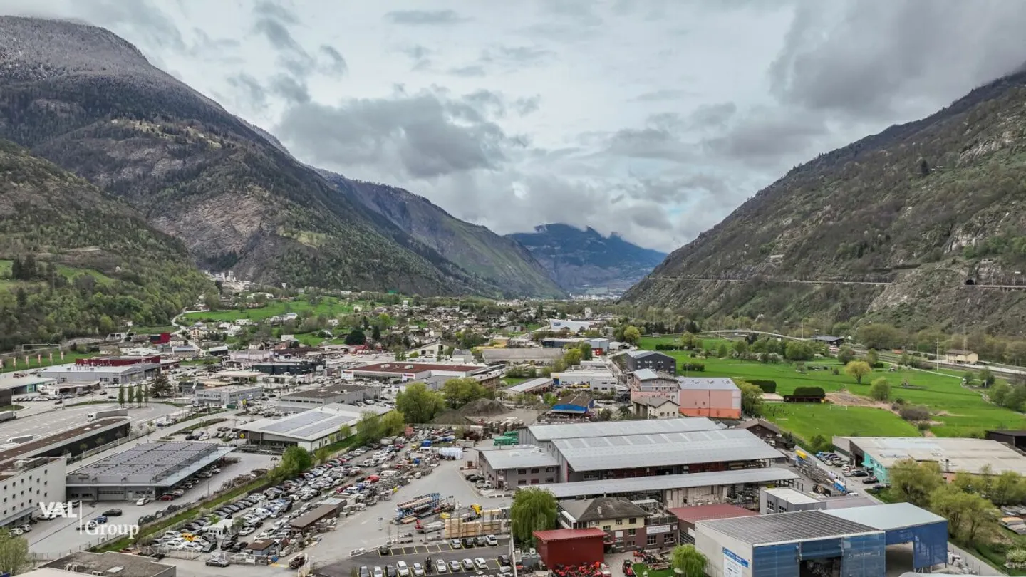 Terreno industriale in una posizione ad alto traffico con ottima visibilità - Foto 4 di 8