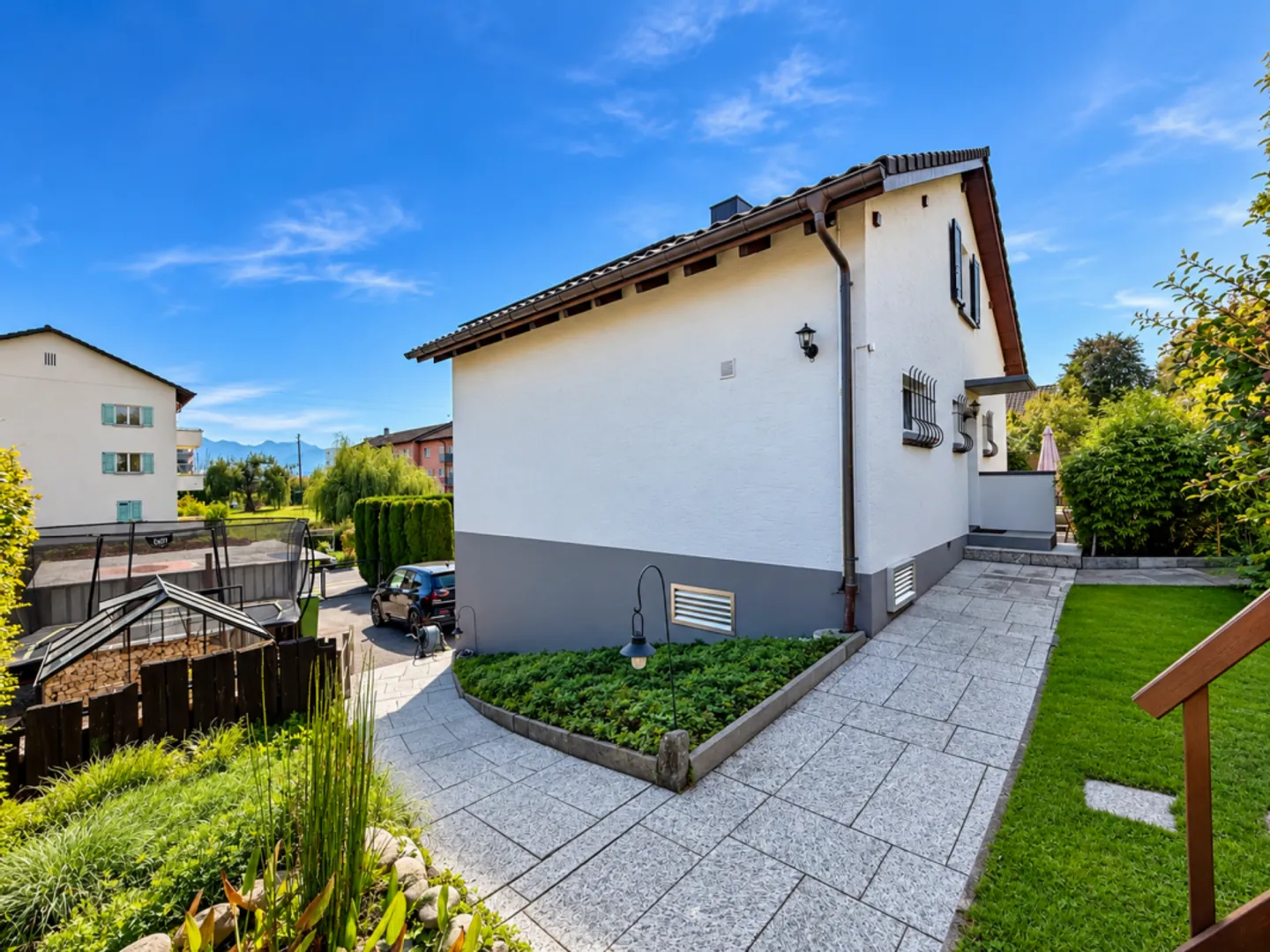 Charmantes Freistehendes Haus mit Garten - Foto 4 von 13