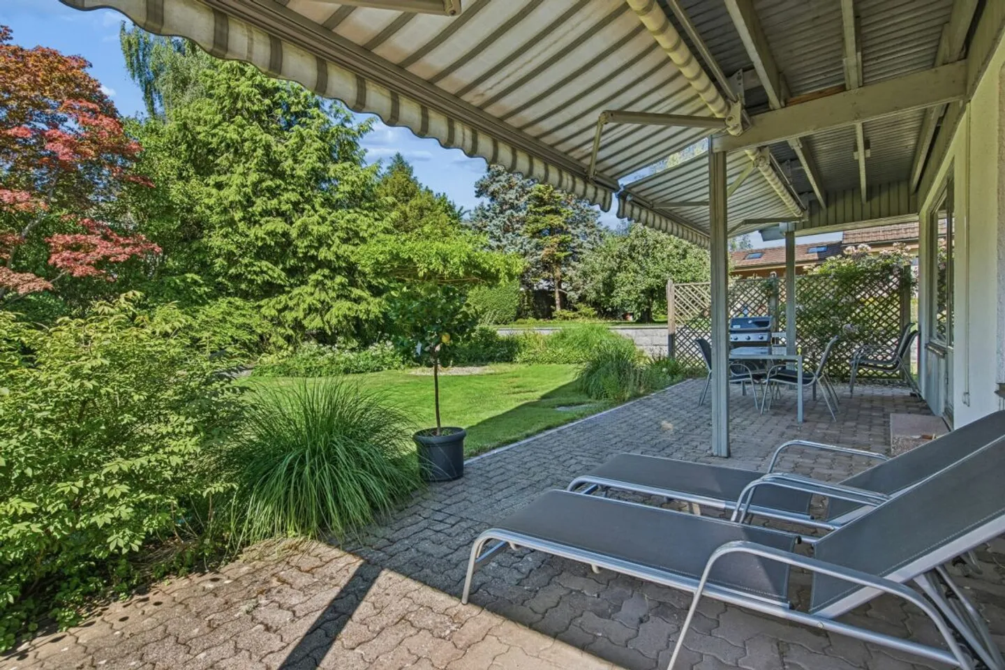 Casa familiare svedese con spazio per la progettazione - Foto 10 di 13