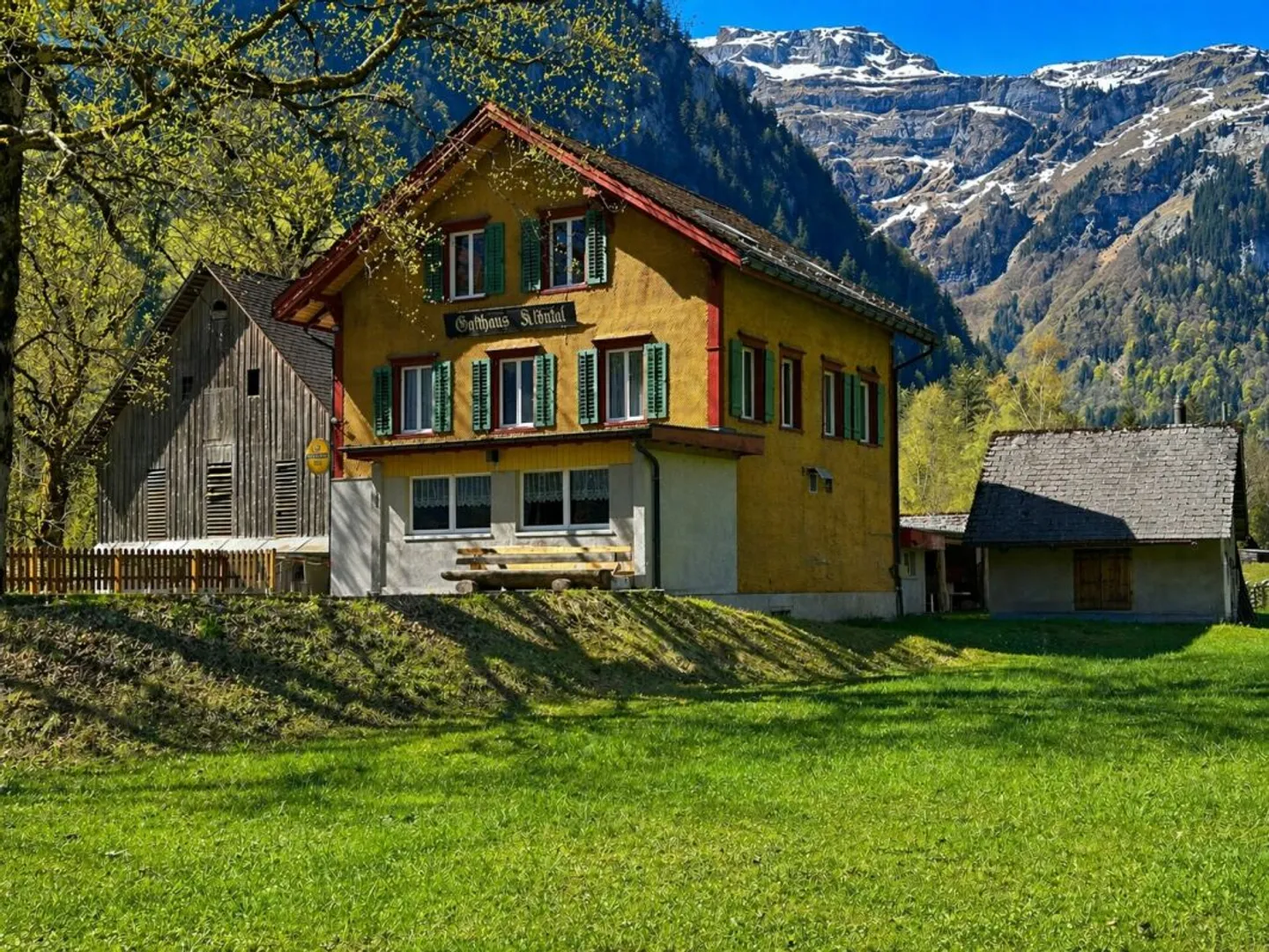 Gastro business in the quiet and idyllic Klöntal - Photo 2 of 10