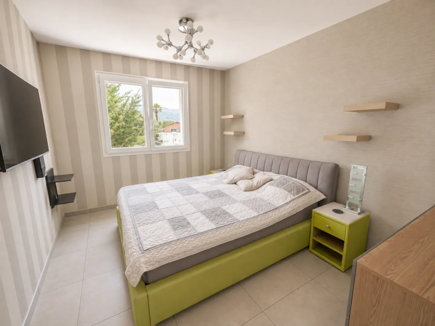 Attractive 4.5-room garden apartment in Manno - spacious living comfort with private garden - Photo 12 of 13