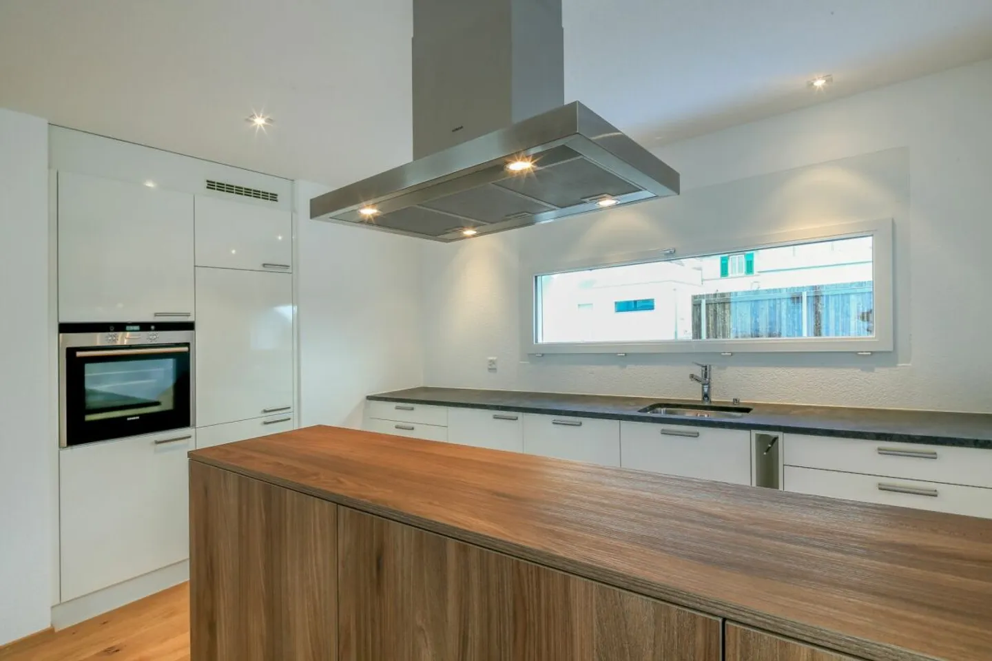 La tua nuova felicità domestica: Casa moderna su tre piani - Foto 4 di 13