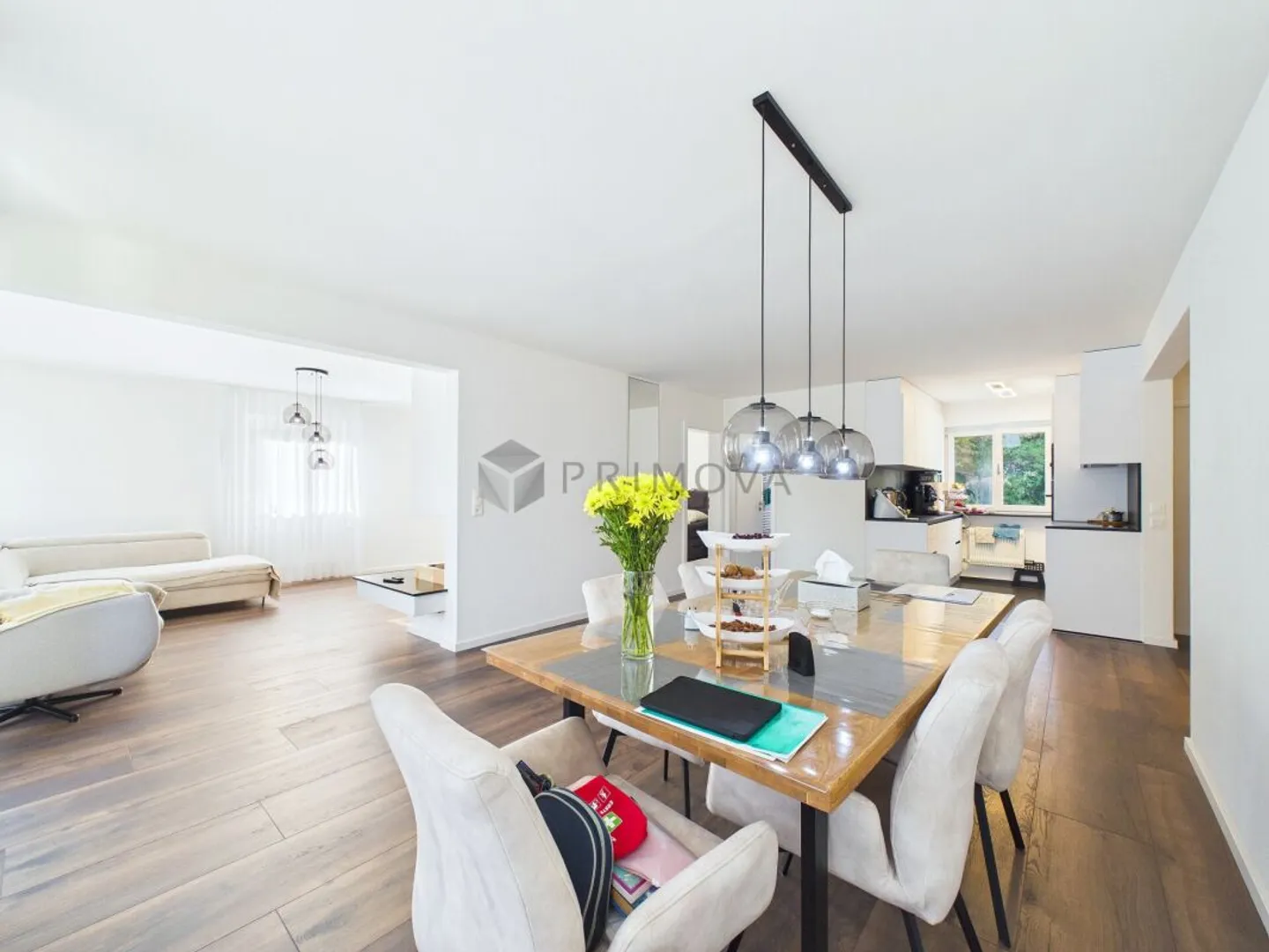 Modernized, spacious & family-friendly - Photo 3 of 12