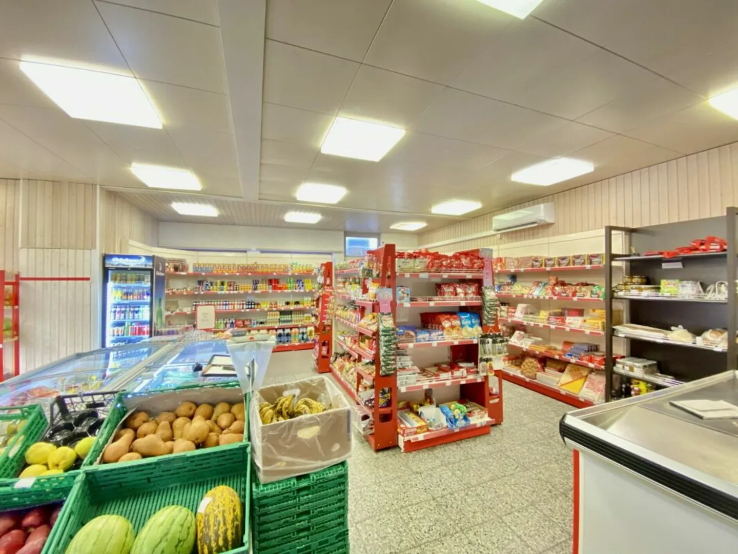 Spazio commerciale / Negozio in posizione privilegiata - Foto 2 di 8