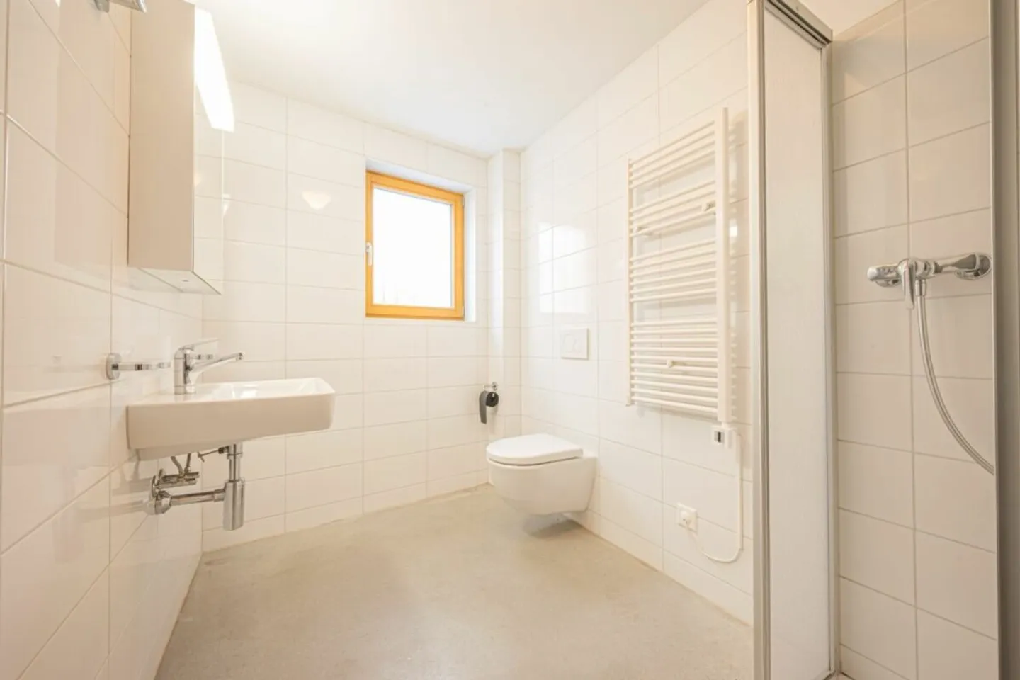 Stunning designer house for rent - Photo 9 of 11