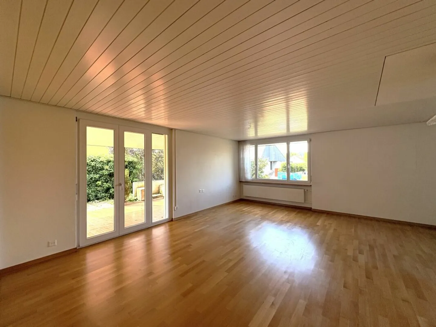 Ampia casa unifamiliare con grande potenziale in una zona residenziale tranquilla a Neftenbach - Foto 2 di 13
