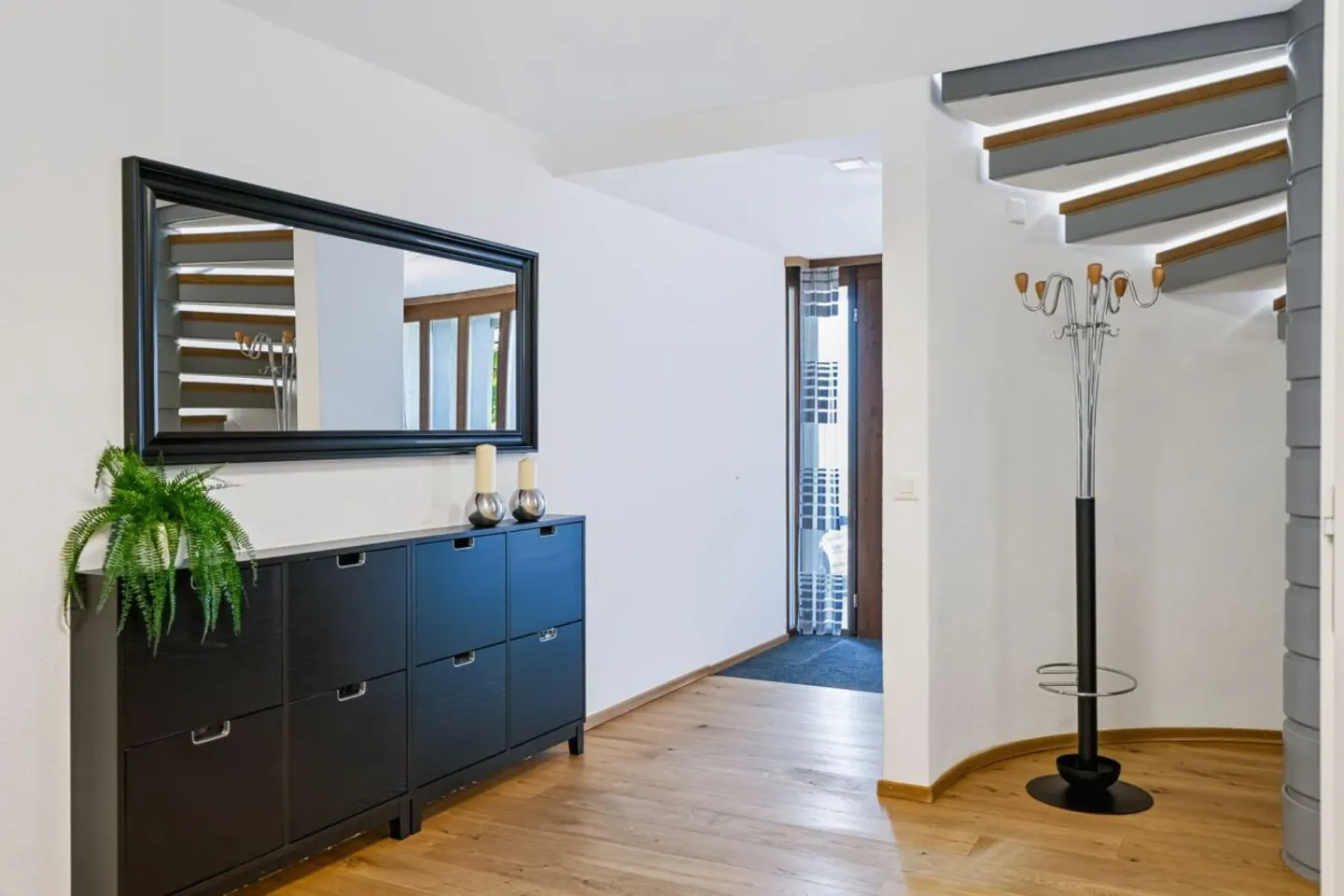 Exklusives 6½-Zimmer-Einfamilienhaus inklusive Einliegerwohnung - Foto 9 di 13
