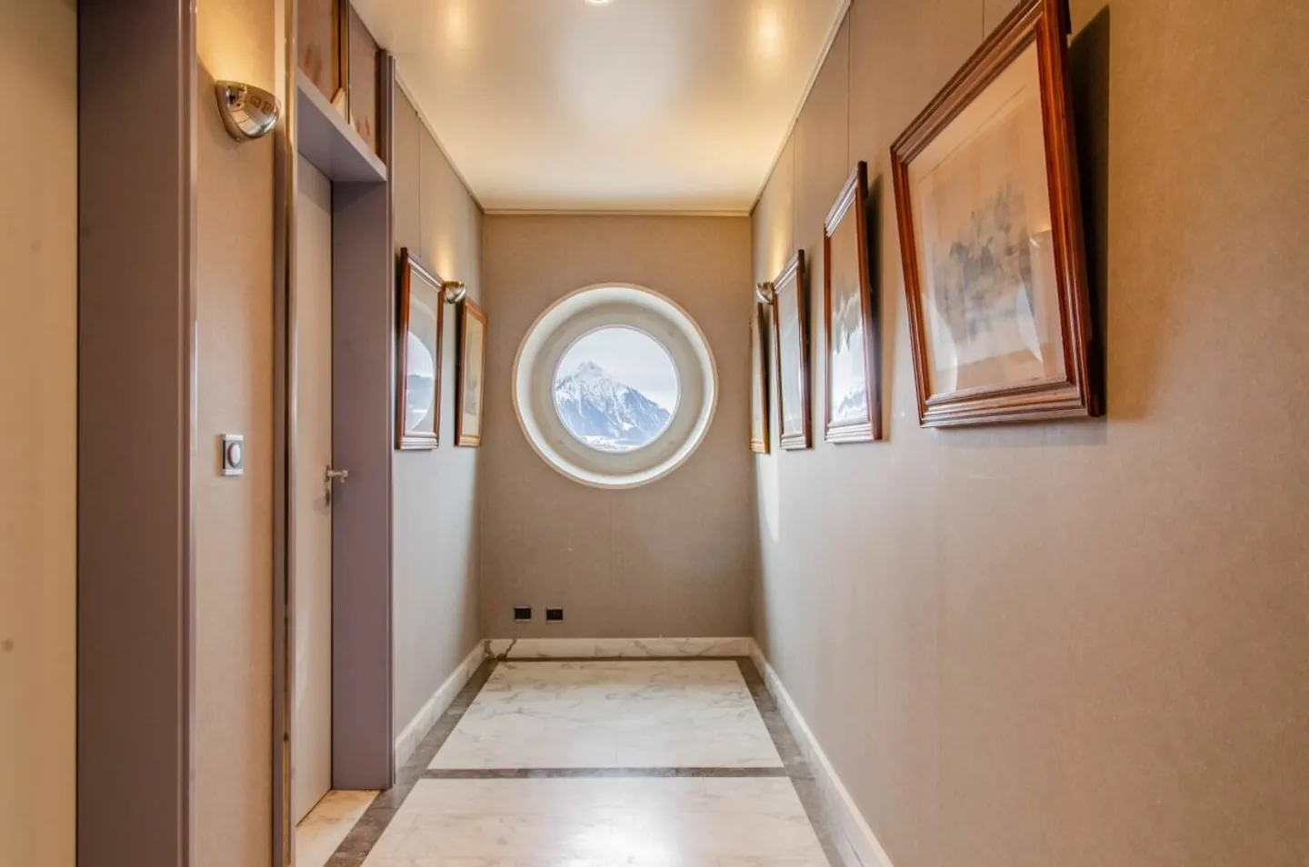 Stilvolle Turmwohnung mit Alpenblick, Interlaken - Foto 3 von 13