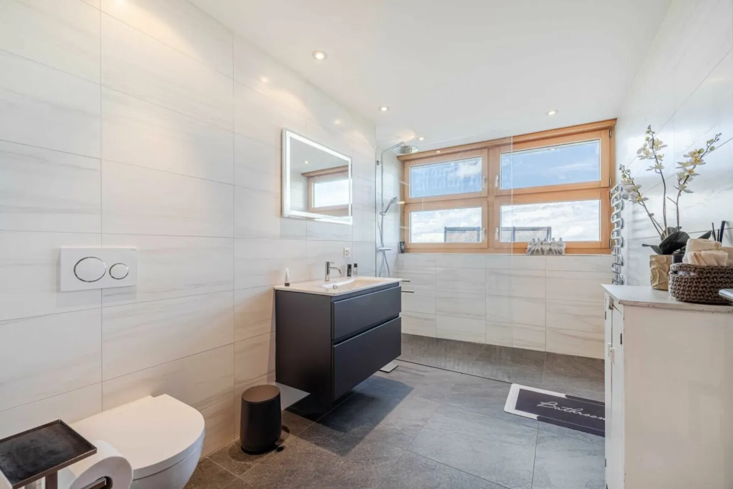 Premium-Einfamilienhaus mit Panorama-Seeblick und aussergewöhnlicher Grundstücksfläche - Foto 10 di 13