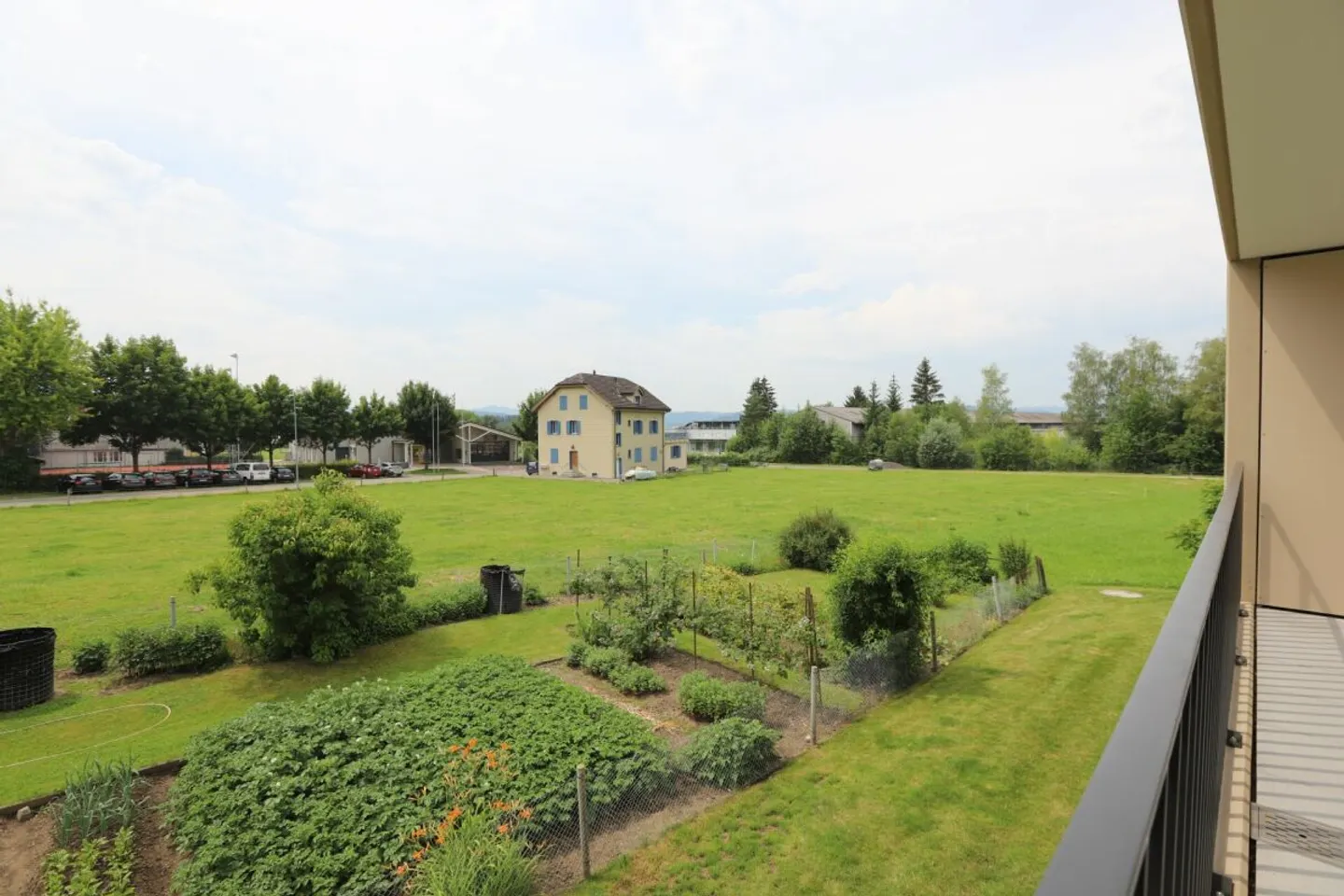 Charmante appartement de 3,5 pièces avec grand balcon et vue sur la verdure. - Photo 10 sur 13