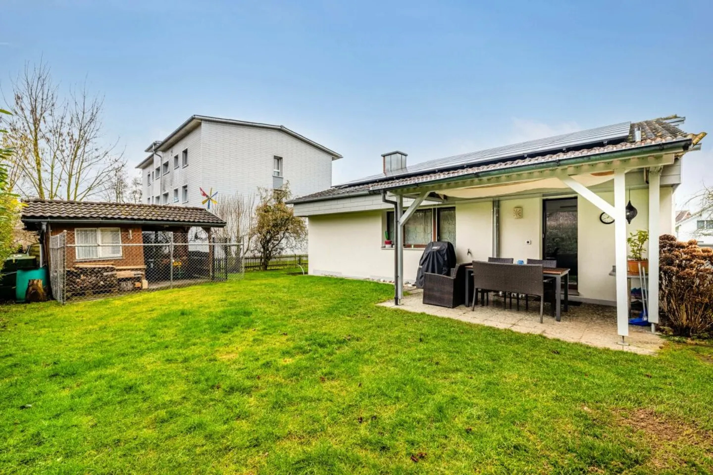 MODERNISIERTES 6.5-ZIMMER-EINFAMILIENHAUS IN RUHIGER LAGE ? FAMILIENFREUNDLICH, MIT GEPFLEGTEM GARTEN UND SCHULNÄHE - Photo 9 sur 11