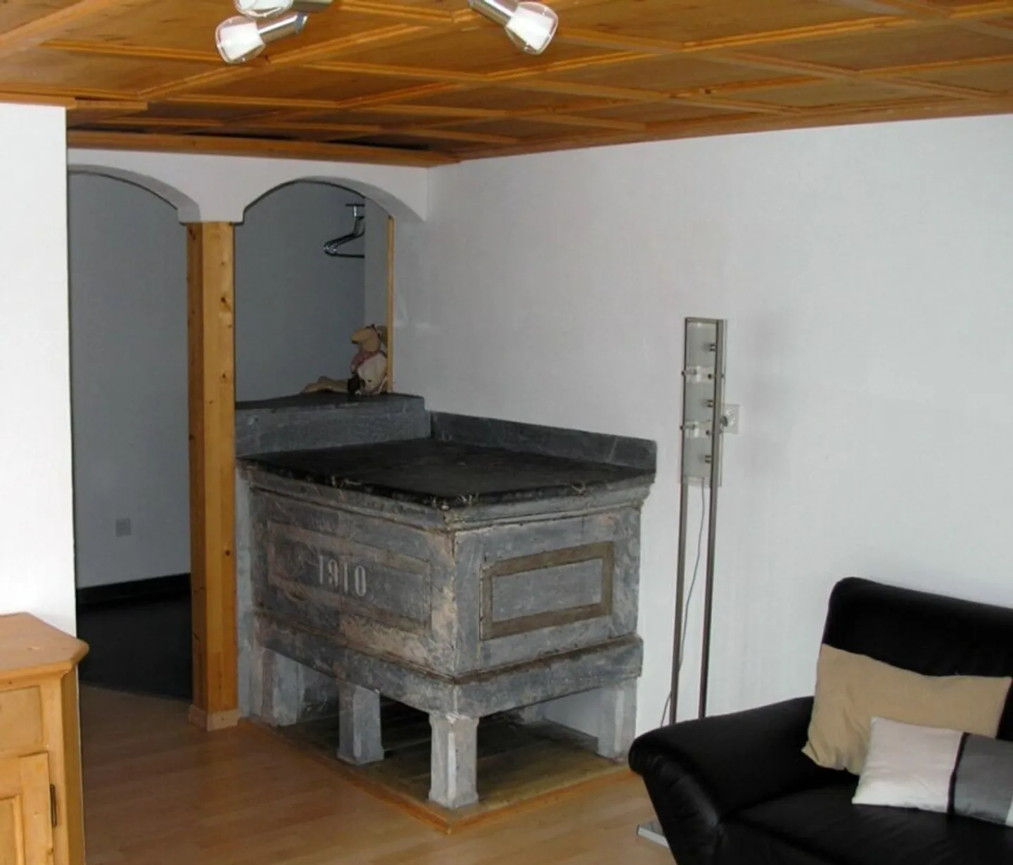 3 1/2 Room Apartment, 90 m2 Living Space, via dil bogn 1, 7188 Sedrun. We are renting a modern renovated, furnished and bright apartment from June 1, 2026. - Photo 3 of 9