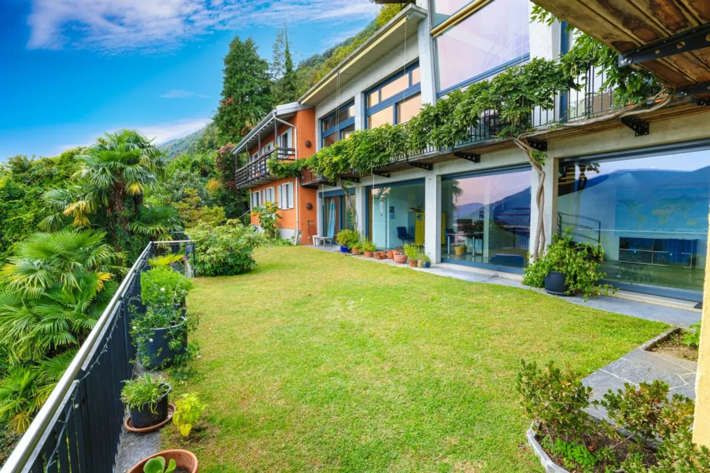 RONCO S/ASCONA - Villa with spectacular view of Lake Maggiore - Photo 4 of 13