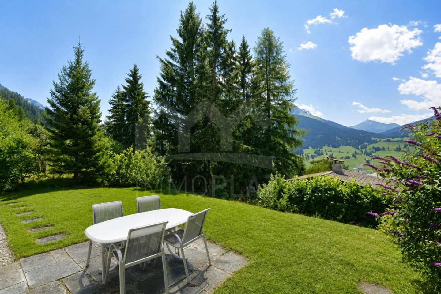 Heimeliges Ferienhaus an ruhiger Südhanglage in Savognin - Photo 3 of 7