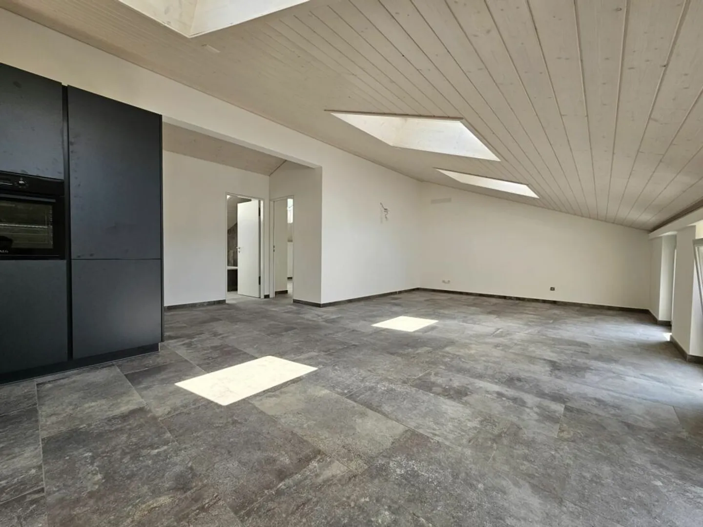 GORDOLA - Appartement mansardé de 3,5 pièces - Photo 2 sur 12