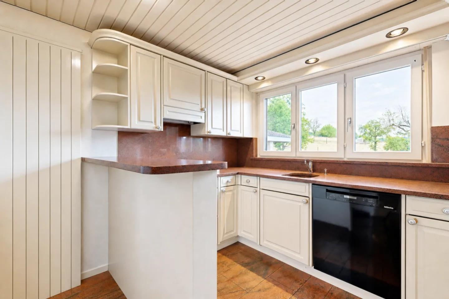 Well-maintained single-family house in a unique location - Photo 2 of 13