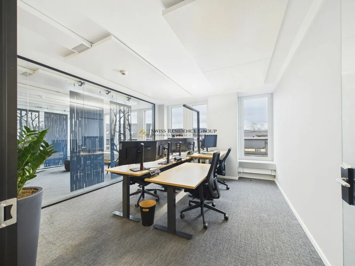 Top equipped office spaces in a central location with a well-thought-out coworking concept - Photo 4 of 13