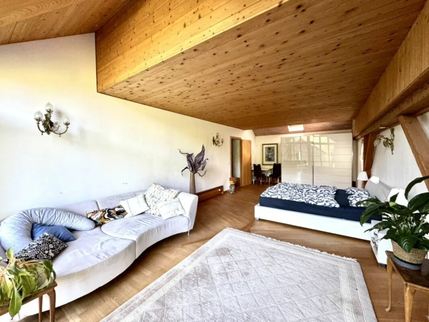 Grosses freistehendes 7.5-Zimmer-Bauernhaus für Pferdeliebhaber oder Kleintierhalter! Pferdeboxen, Remise, Wald und Wiesen .... - Foto 9 di 13