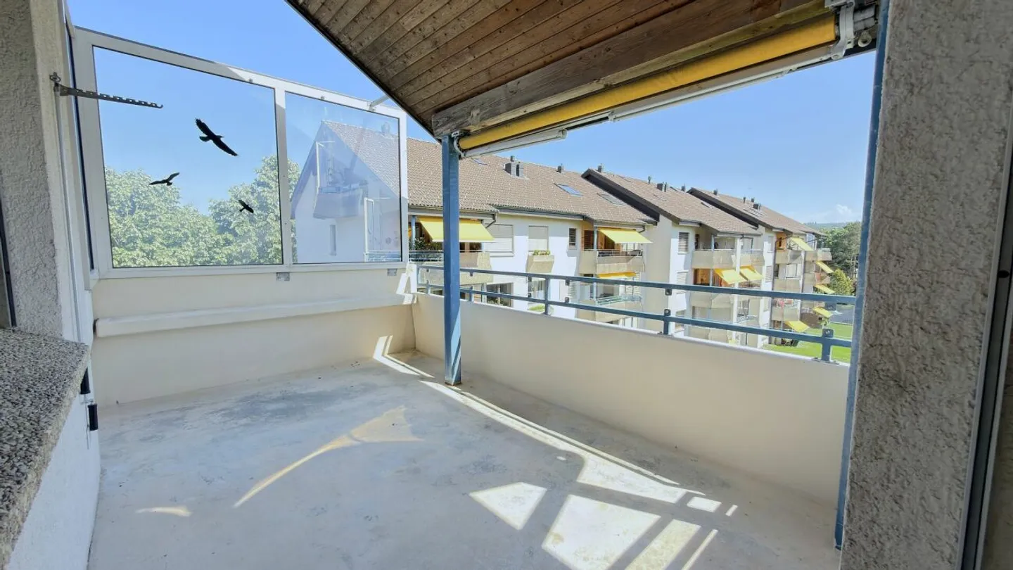 Large Renovated 5.0 Maisonette Apartment with Balcony in a Quiet Location Solothurn - Photo 3 of 13