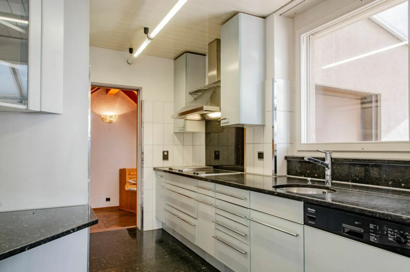 Stilvolle Turmwohnung mit Alpenblick, Interlaken - Foto 12 von 13