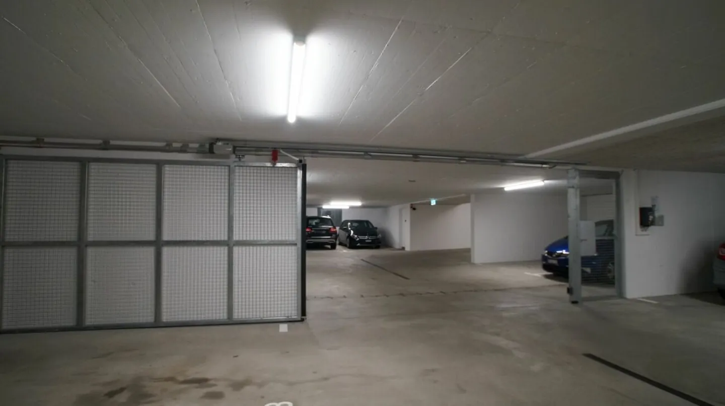 Places de parking souterrain privées avec sortie plate - Photo 7 sur 8