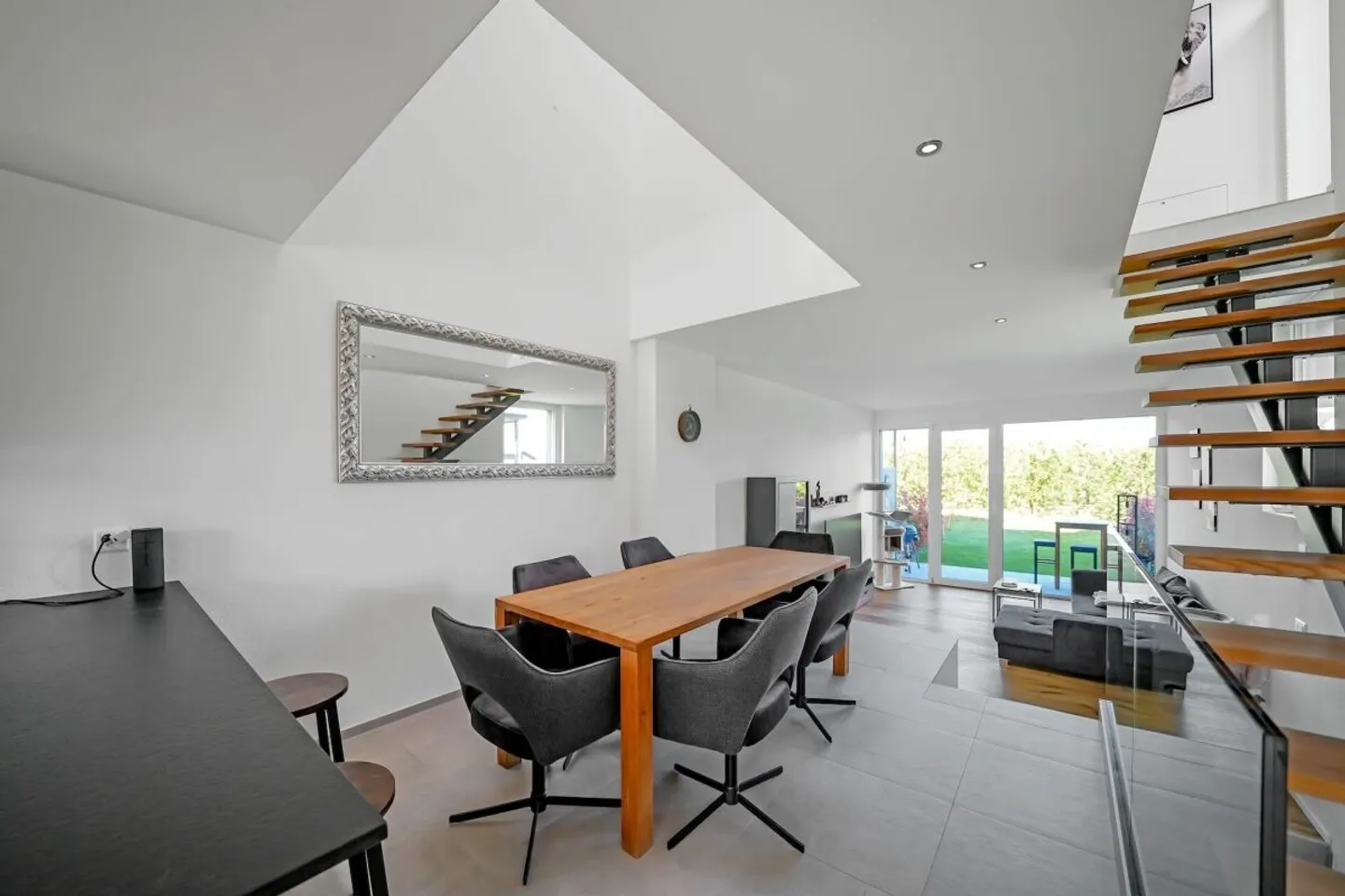 NEW BUILD - Modern Corner Townhouse with Many Extras in Idyllic Location - 10 Minutes from Lyss - Photo 2 of 13