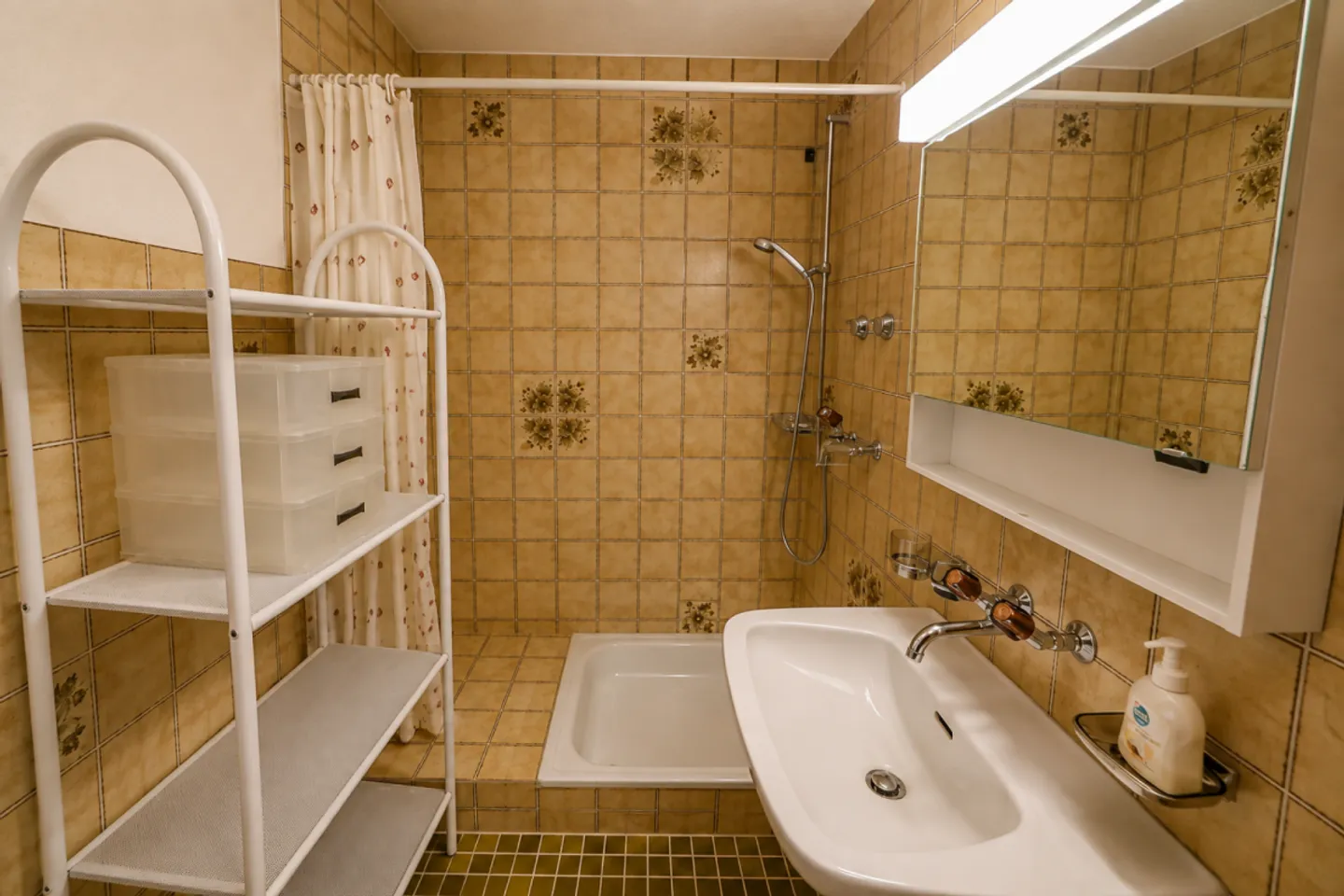 Cozy studio apartment on the ground floor near the village center - Photo 3 of 13