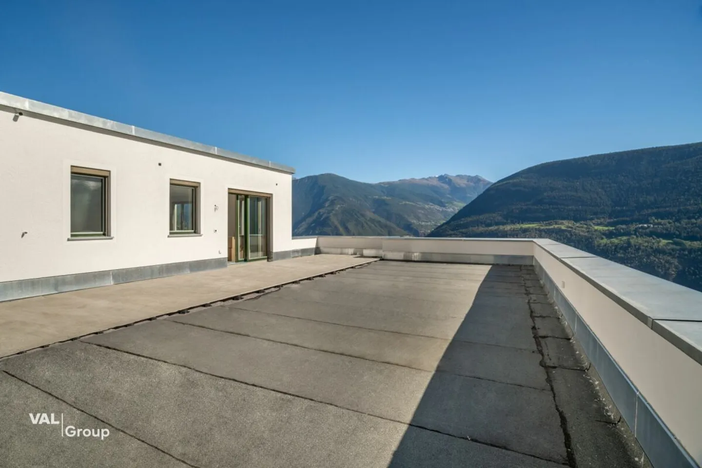 Appartement en attique 3.5 pièces - Vivre moderne au-dessus des toits d'Ausserberg - Photo 3 sur 7