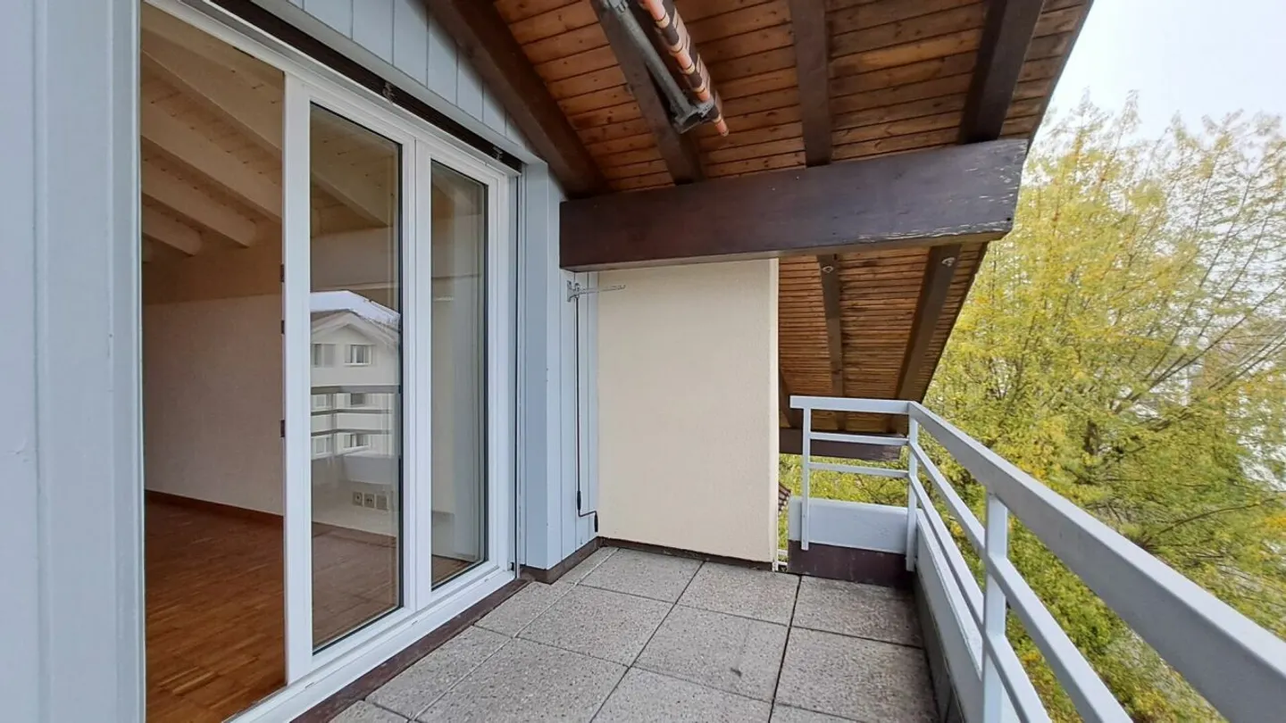 Charmante Dachwohnung mit Aussicht - Foto 9 von 11
