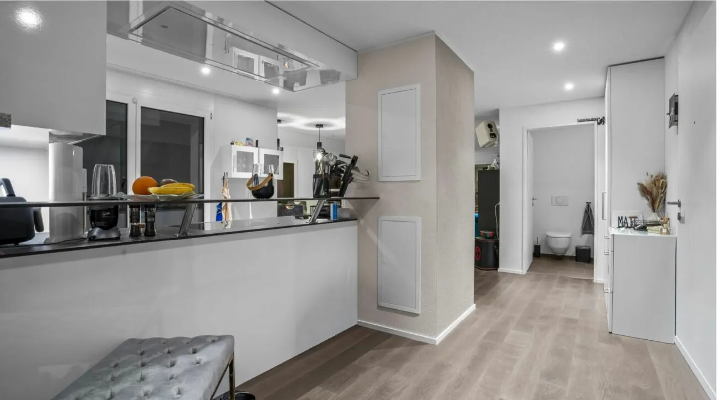 Moderne 3.5-Zimmer-Wohnung mit Balkonen - Foto 5 von 13