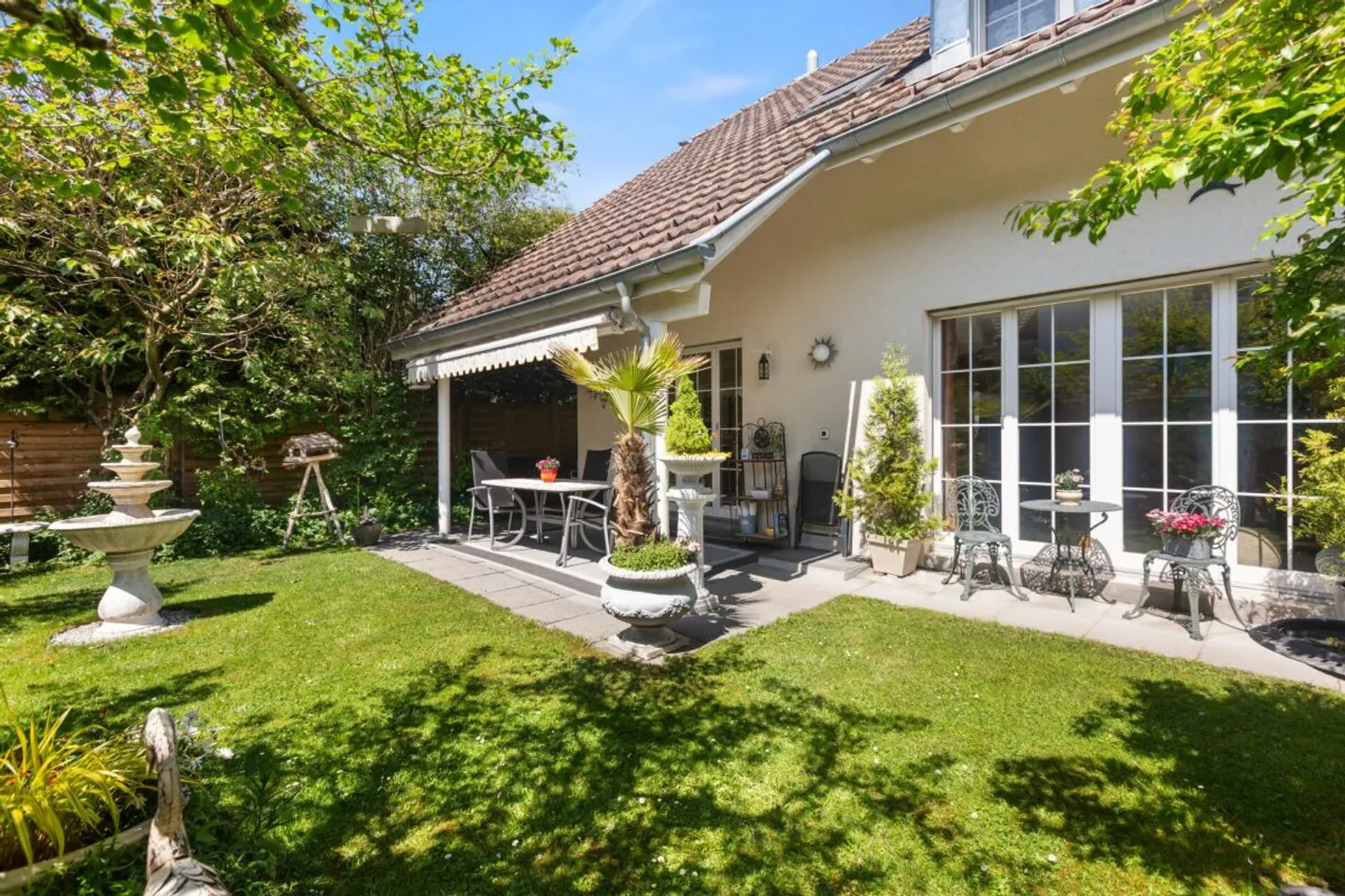Casa bifamiliare ben tenuta con idillio da giardino - Foto 1 di 13