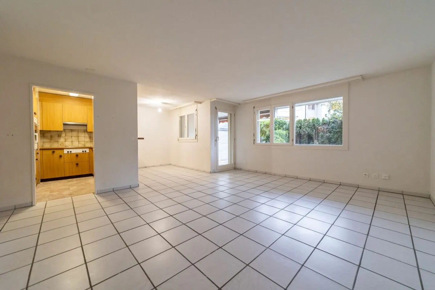 Appartement lumineux de 3,5 pièces à Küngoldingen (commune d'Oftringen) avec terrasse spacieuse (rez-de-chaussée) - Photo 2 sur 10