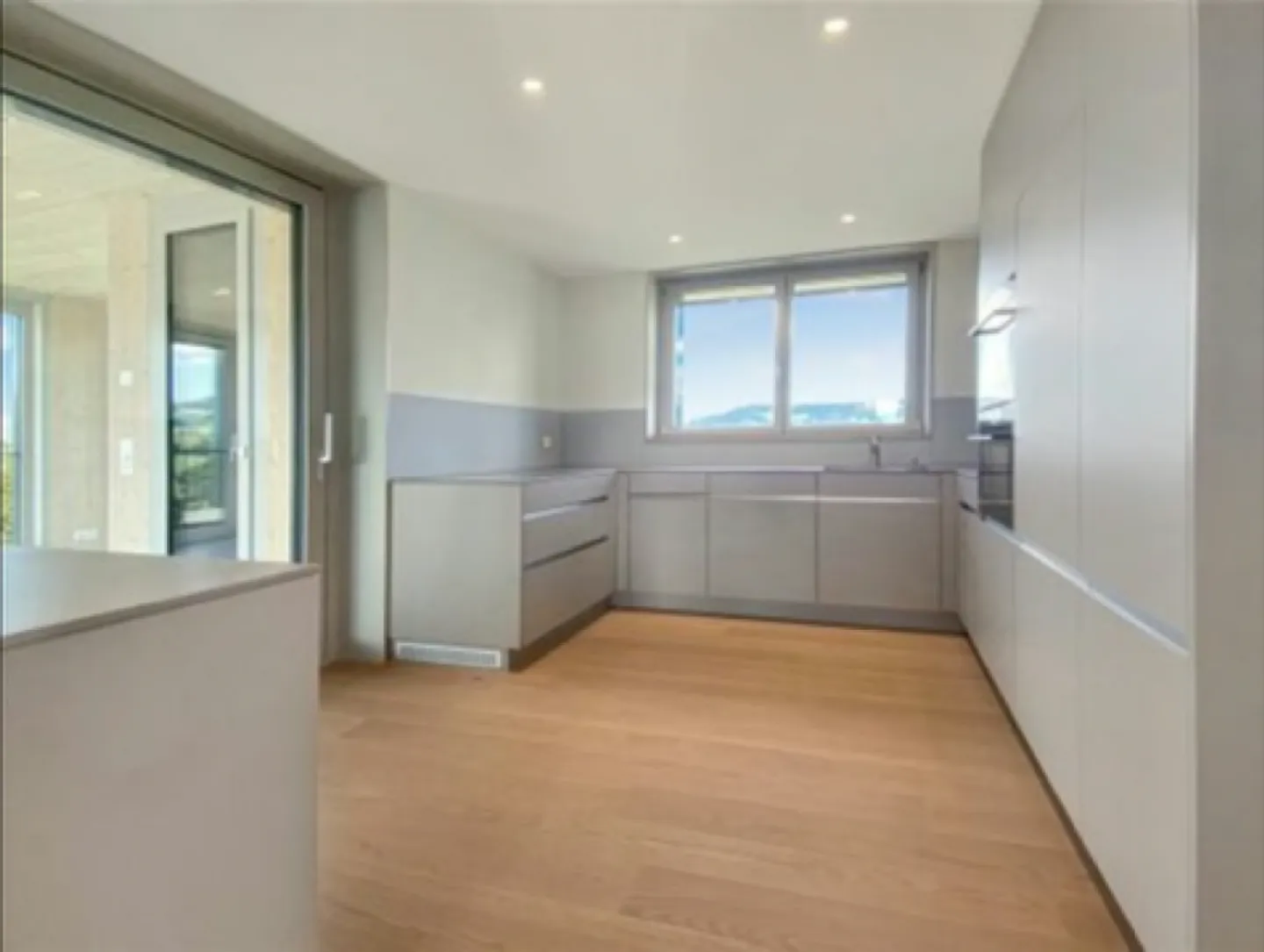 Exklusive Wohnung mit traumhafter Aussicht - Foto 3 von 13