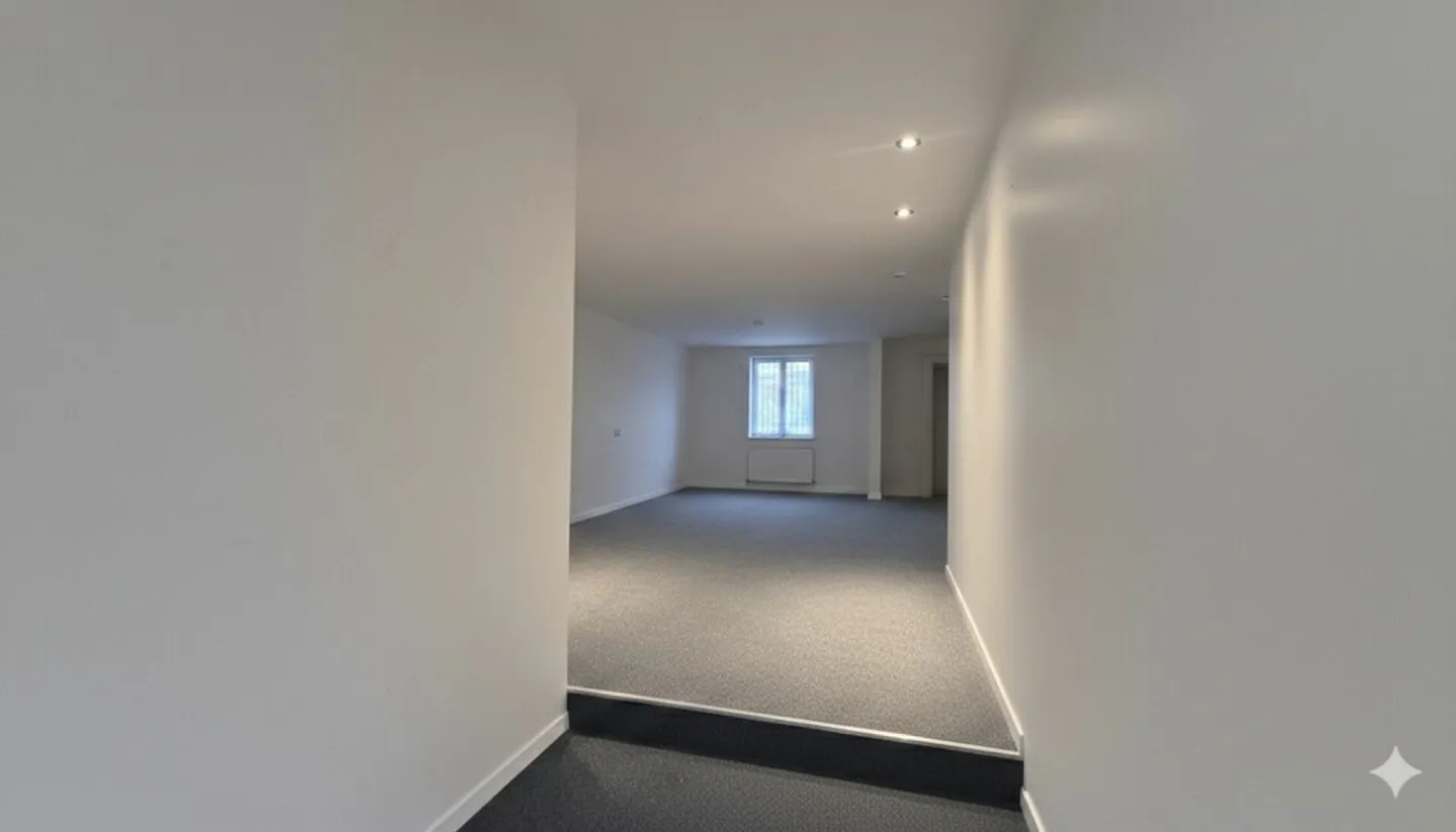 Commercial space ideally located - Photo 3 of 6