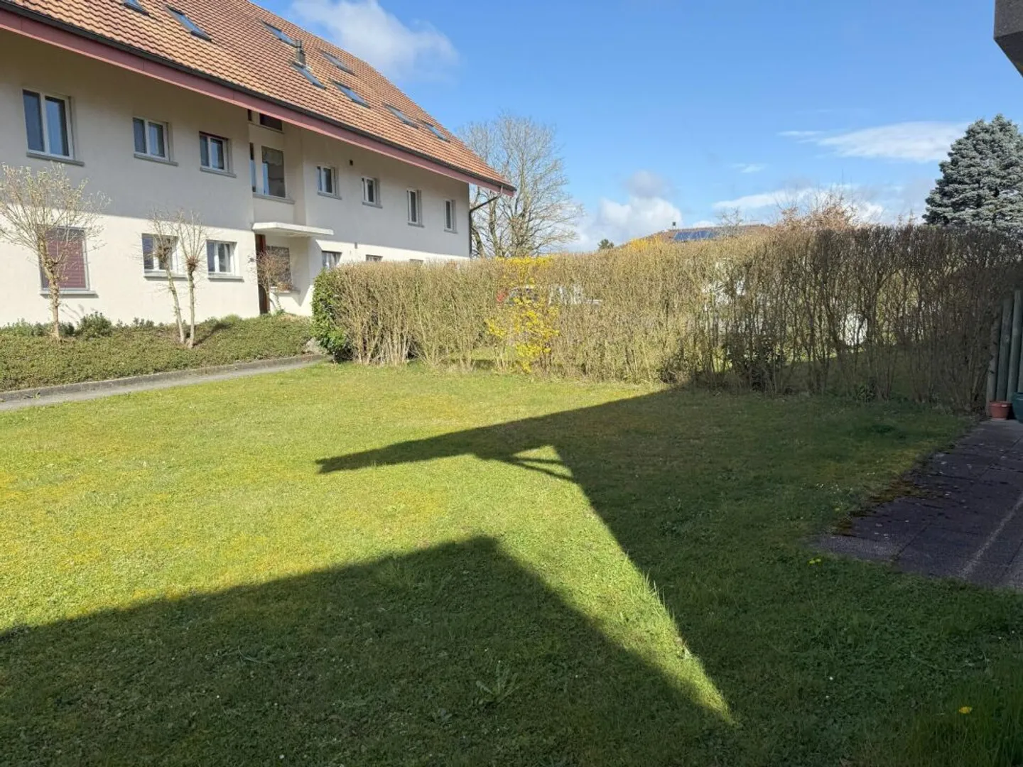 Charming 4.5-Room Apartment with Garden - Photo 4 of 13