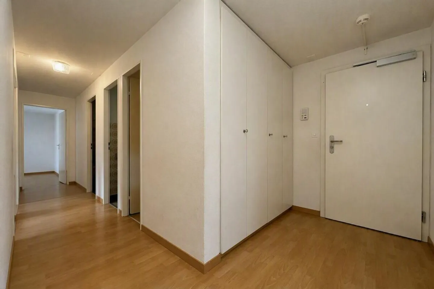 Appartement lumineux de 4,5 pièces dans un emplacement calme et central - Photo 2 sur 9