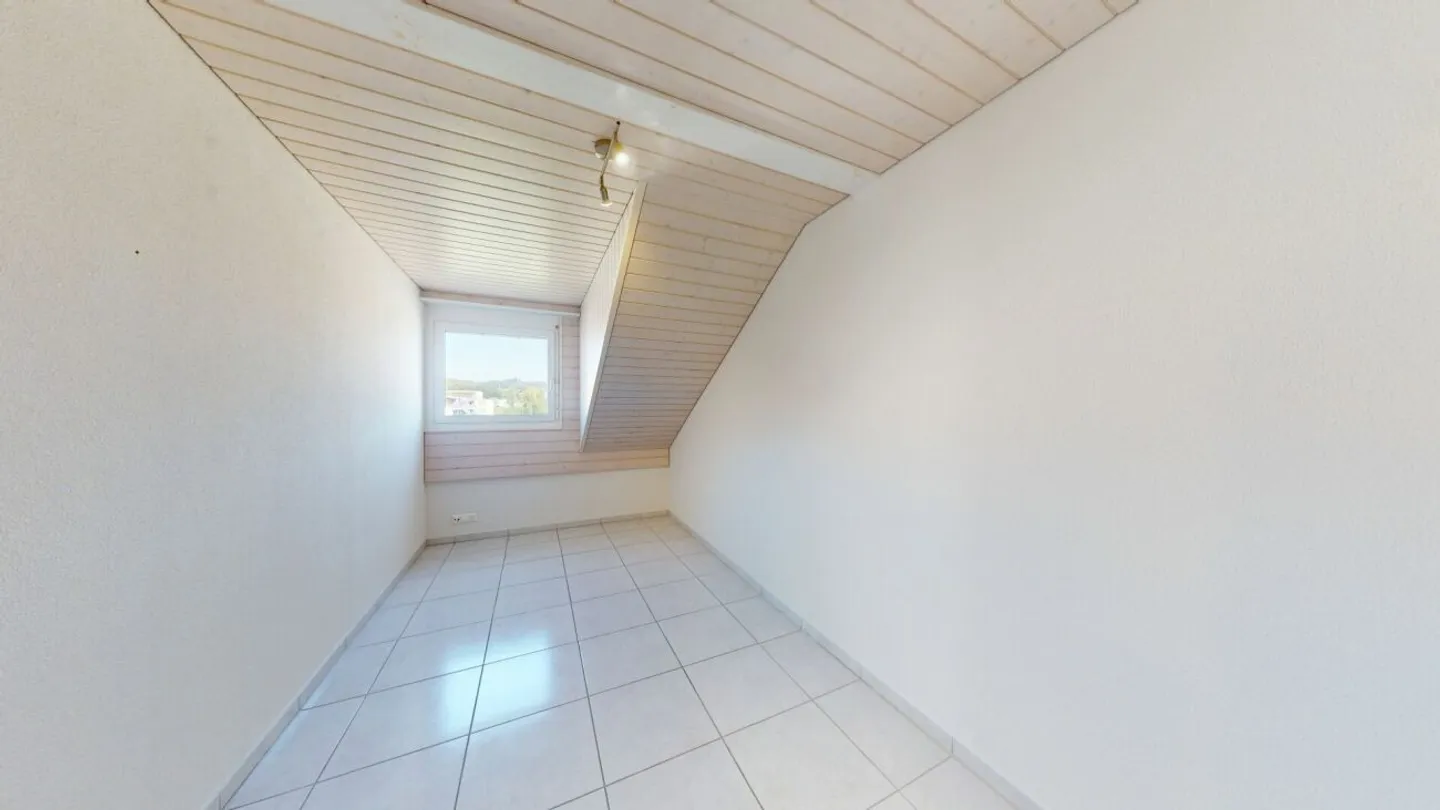Spacious Maisonette with Balcony - Photo 7 of 10