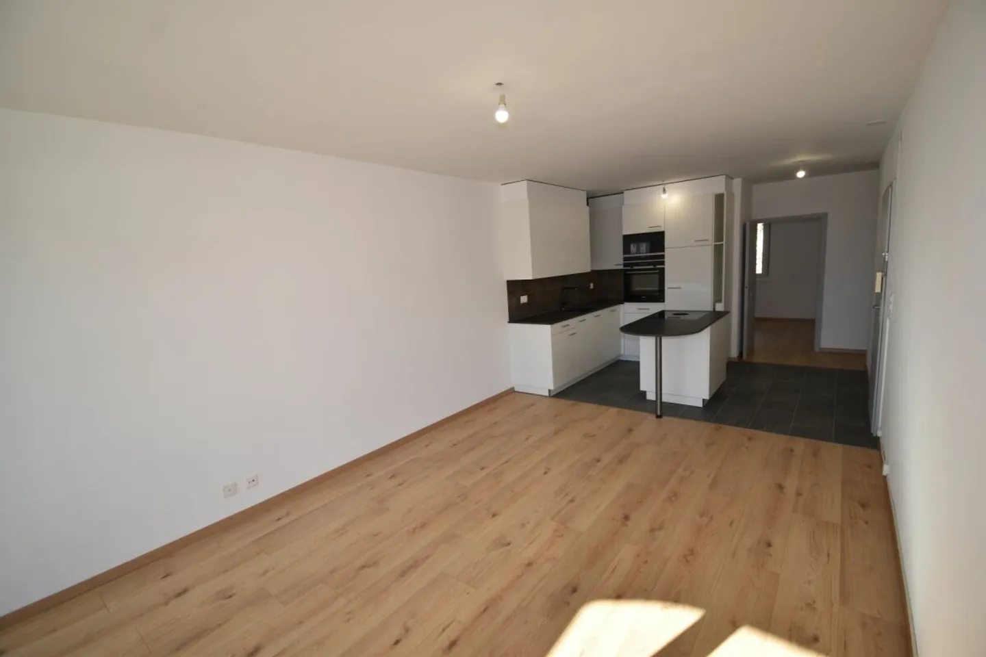 2,5 pièces entièrement rénové - Photo 2 of 9