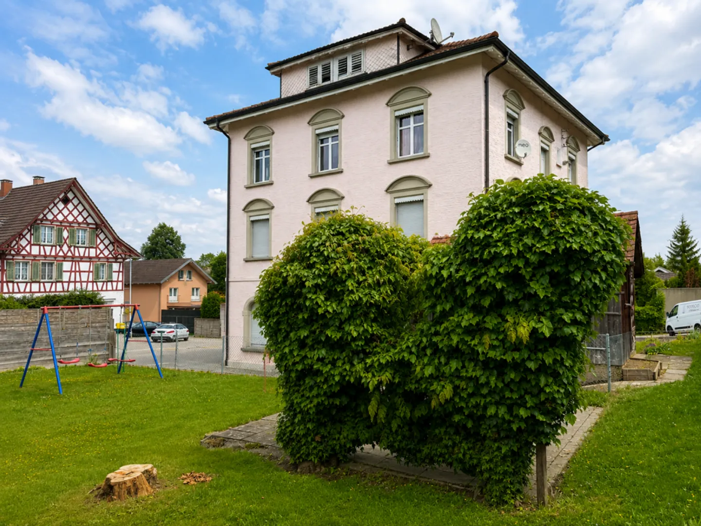 Mehrfamilienhaus mit Gewerbeeinheit, Landanteil und Entwicklungspotenzial in Riedt bei Erlen - Photo 3 sur 12