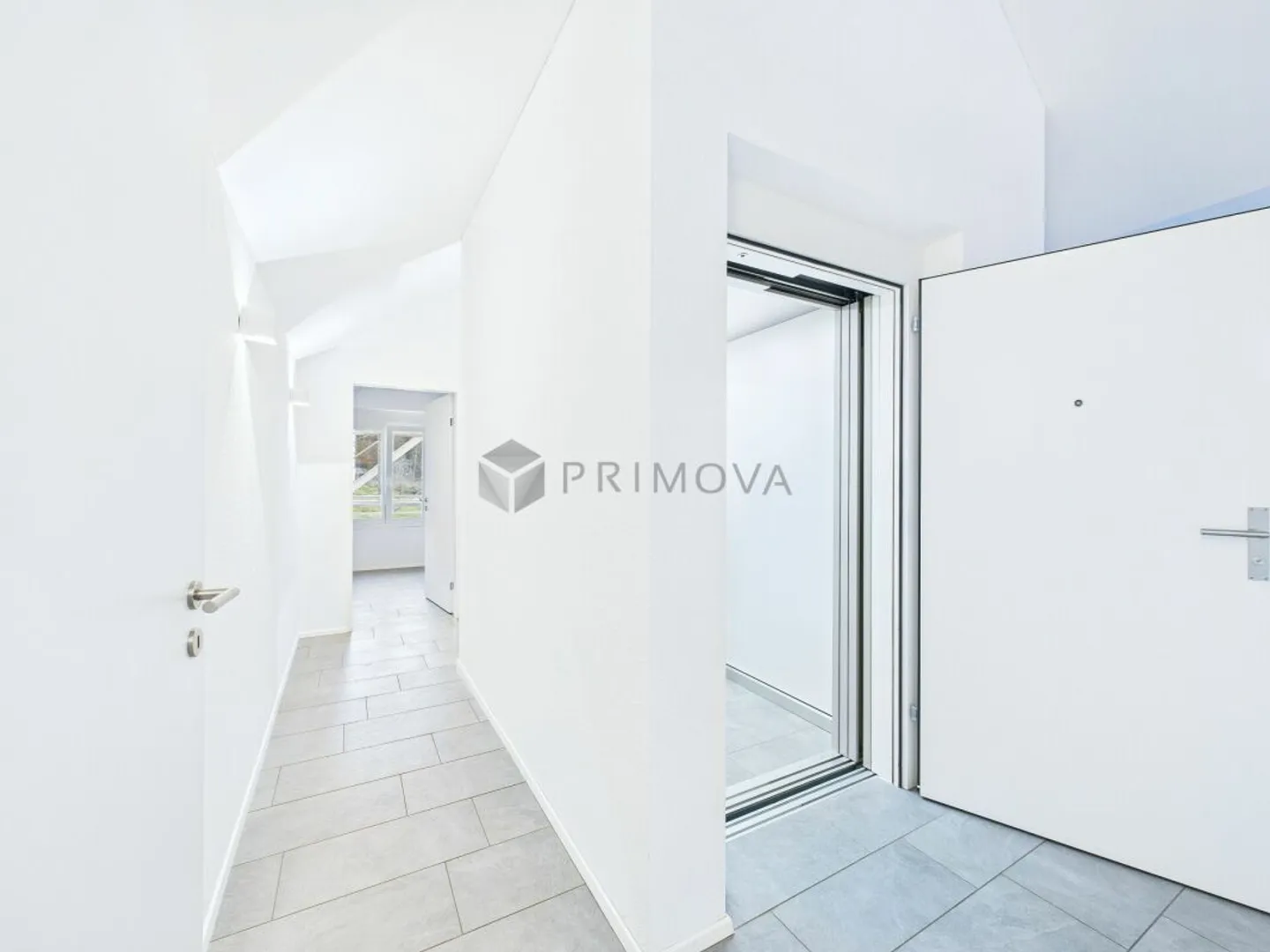 Attique: Light, Views & Comfort - Photo 9 of 13