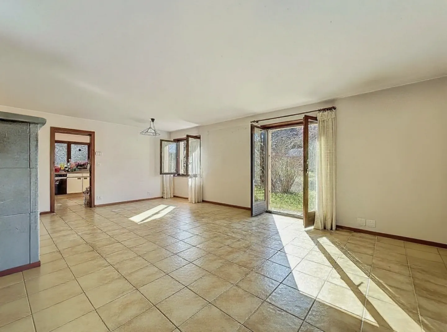 Villa am Ufer des Jouxsees - Foto 6 von 13